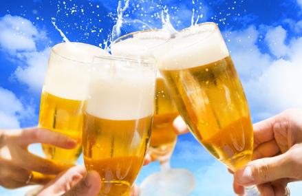 夏にビールが美味しい理由とは?「太りにくいビール」の選び方とポイント