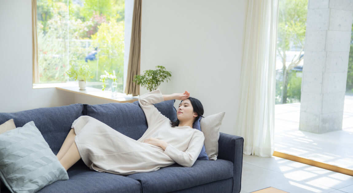生理中の不快な症状(PMS/月経困難症)のケアに役立つ耳つぼの位置とマッサージ法