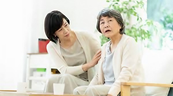 最近、物忘れがひどくなってきた…介護の不安を希望に変える、認知症の親のために家族ができる科学的アプローチ「耳介療法(耳つぼマッサージ)」とは？