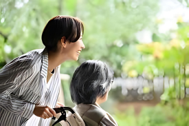 介護のストレス解消に注目されている耳つぼマッサージ